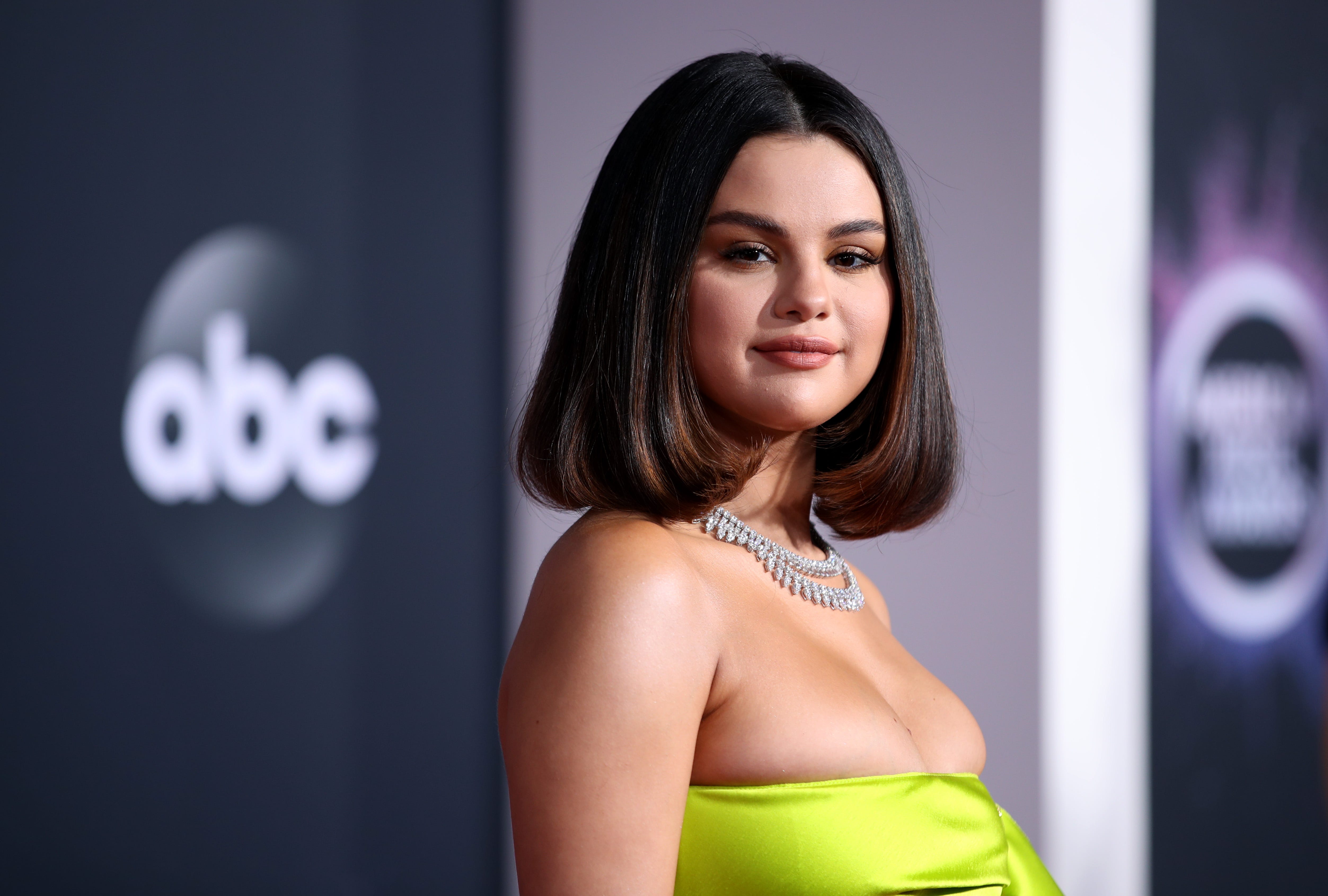 Selena Gomez Says Taylor Swift Cried When Listening To Her